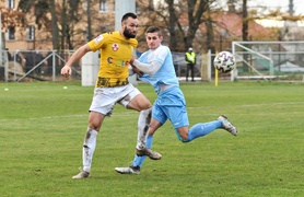 Punkty są żółto-biało-niebieskie