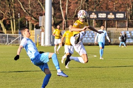 Punkty są żółto-biało-niebieskie