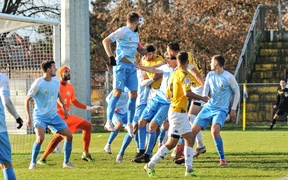 Punkty są żółto-biało-niebieskie