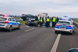 Uciekał przed policją, zniszczył cztery auta i radiowóz na S7