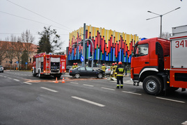 Zderzenie renault z bmw pod szkołą muzyczną (aktualizacja)