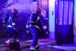 Pożar w bloku przy ul. Fromborskiej, dwie osoby w szpitalu