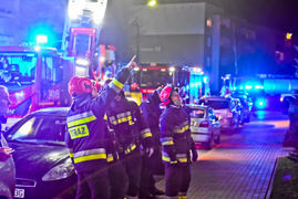 Pożar w bloku przy ul. Fromborskiej, dwie osoby w szpitalu