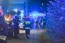 Pożar w bloku przy ul. Fromborskiej, dwie osoby w szpitalu