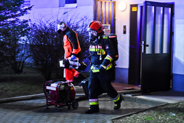 Pożar w bloku przy ul. Fromborskiej, dwie osoby w szpitalu
