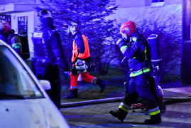 Pożar w bloku przy ul. Fromborskiej, dwie osoby w szpitalu