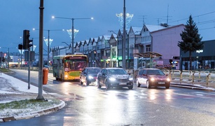 Zielony autobus ulicami miasta mknie...  (nasz raport z funkcjonowania miejskiej komunikacji) 