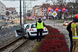Spowodował kolizję na 12 Lutego i uciekł