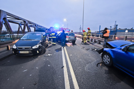 Most Unii Europejskiej zablokowany, zderzyły się tam trzy auta