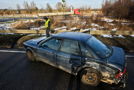22-latek spowodował wypadek, będąc pod wpływem narkotyków i bez prawa jazdy
