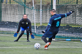 W deszczu bez bramek