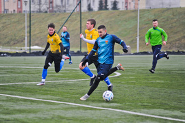 W deszczu bez bramek