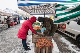 Miasto zwalnia targujących z opłaty dziennej. „Dobre chociaż i to”