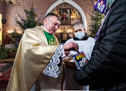 Elbląski duchowny po raz kolejny wsparł WOŚP