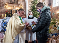 Elbląski duchowny po raz kolejny wsparł WOŚP